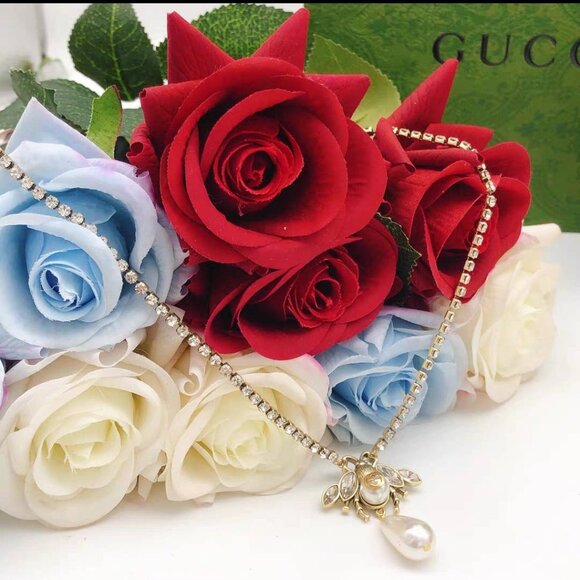 Gucci Bee Pearl Necklace - Picture 2 of 6